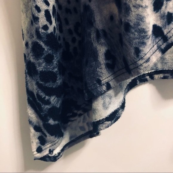 49. Plus Size 2X super Soft Animal Print Cardigan - Picture 4 of 5